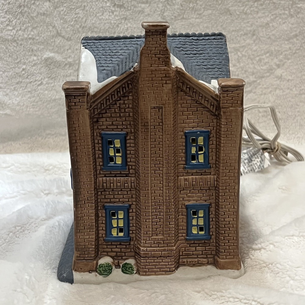 Holiday Time Toys For Tots Christmas Village Piece Lights Up 2017 - Picture 3 of 10